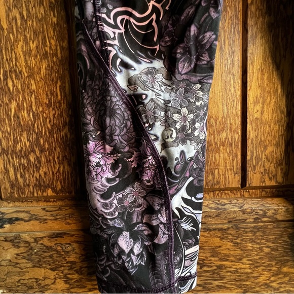 Lululemon Time To Sweat Crop *23"
Memoir Multi Purple - Picture 6 of 7